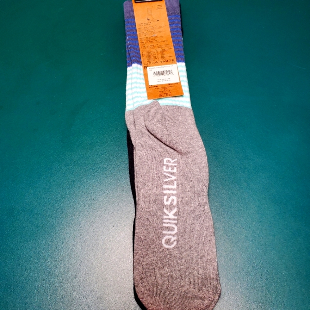 2 Pairs of Quicksilver Crew Socks - Picture 2 of 4